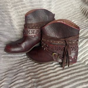 Red toned Not rated ankle boots